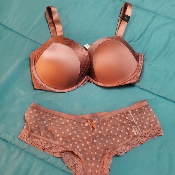 Victoria Secret - Very Sexy Bra & Panty Set - Picture 2 of 12